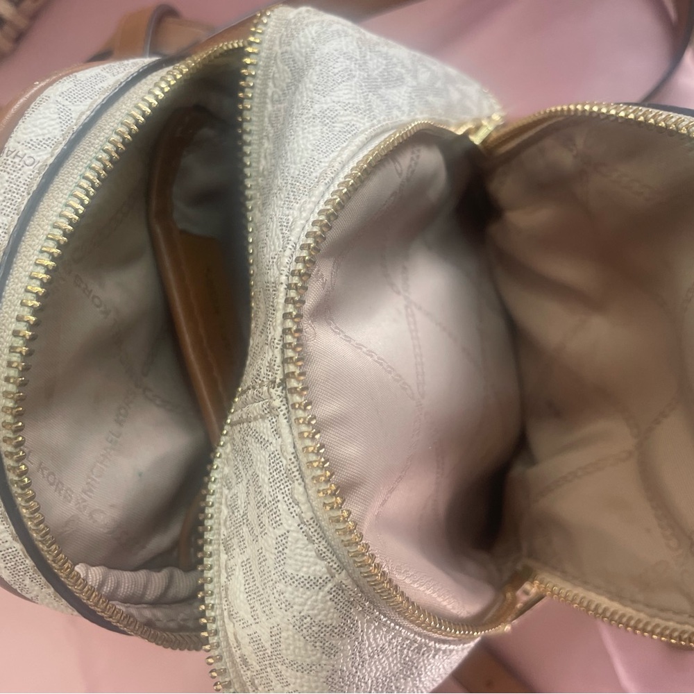 Authentic Michael Kors Backpack Purse!!! #025NC Michael Kors White and Tan - Picture 9 of 11